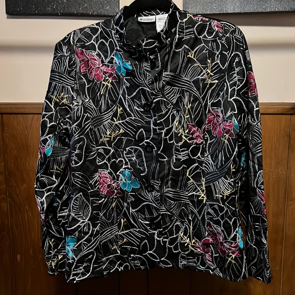 Vintage units floral embroidered button down top